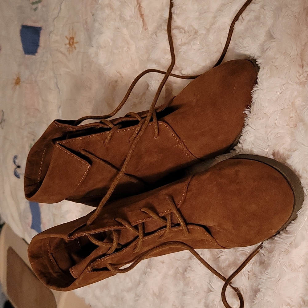 Madden Girl Size 8 suede booties - chestnut brown